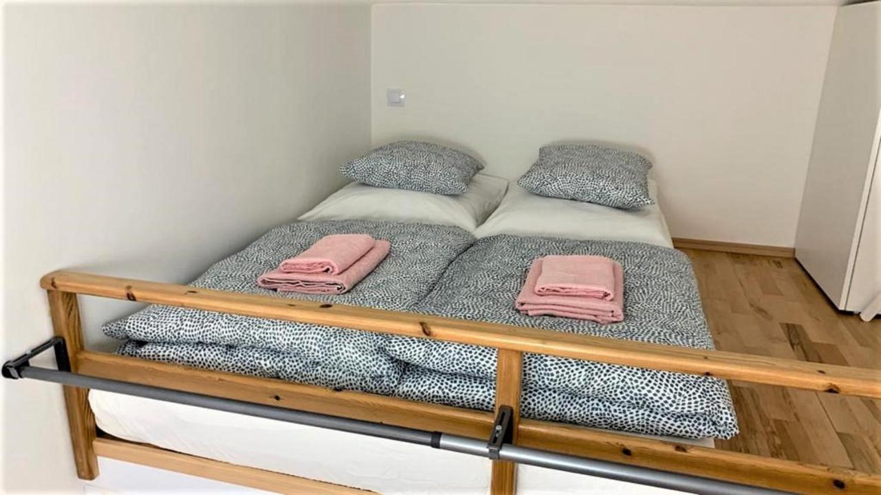 Side Street Apartments براغ المظهر الخارجي الصورة