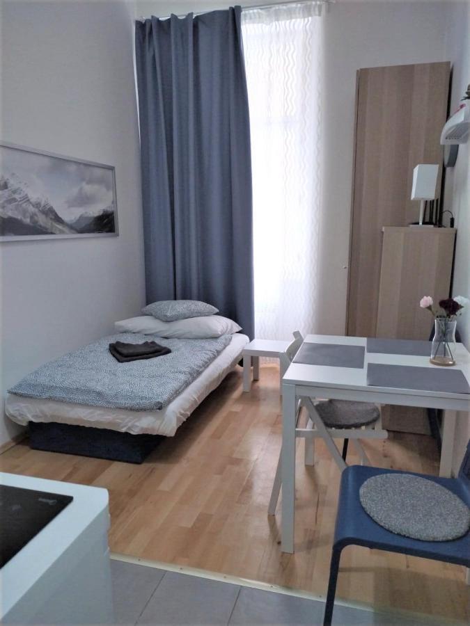 Side Street Apartments براغ المظهر الخارجي الصورة