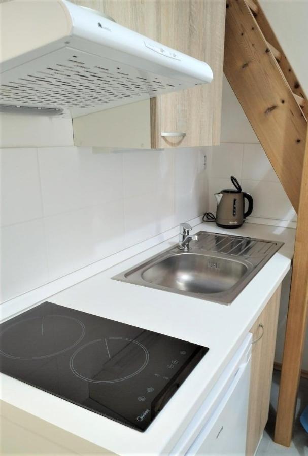Side Street Apartments براغ المظهر الخارجي الصورة