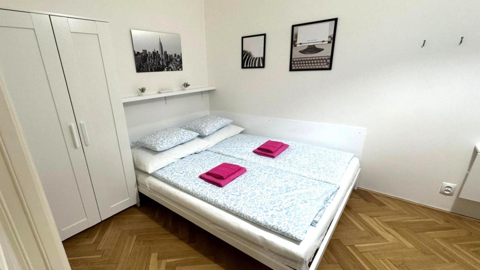 Side Street Apartments براغ المظهر الخارجي الصورة