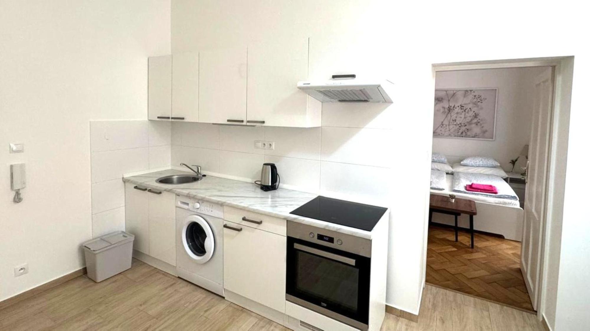 Side Street Apartments براغ المظهر الخارجي الصورة