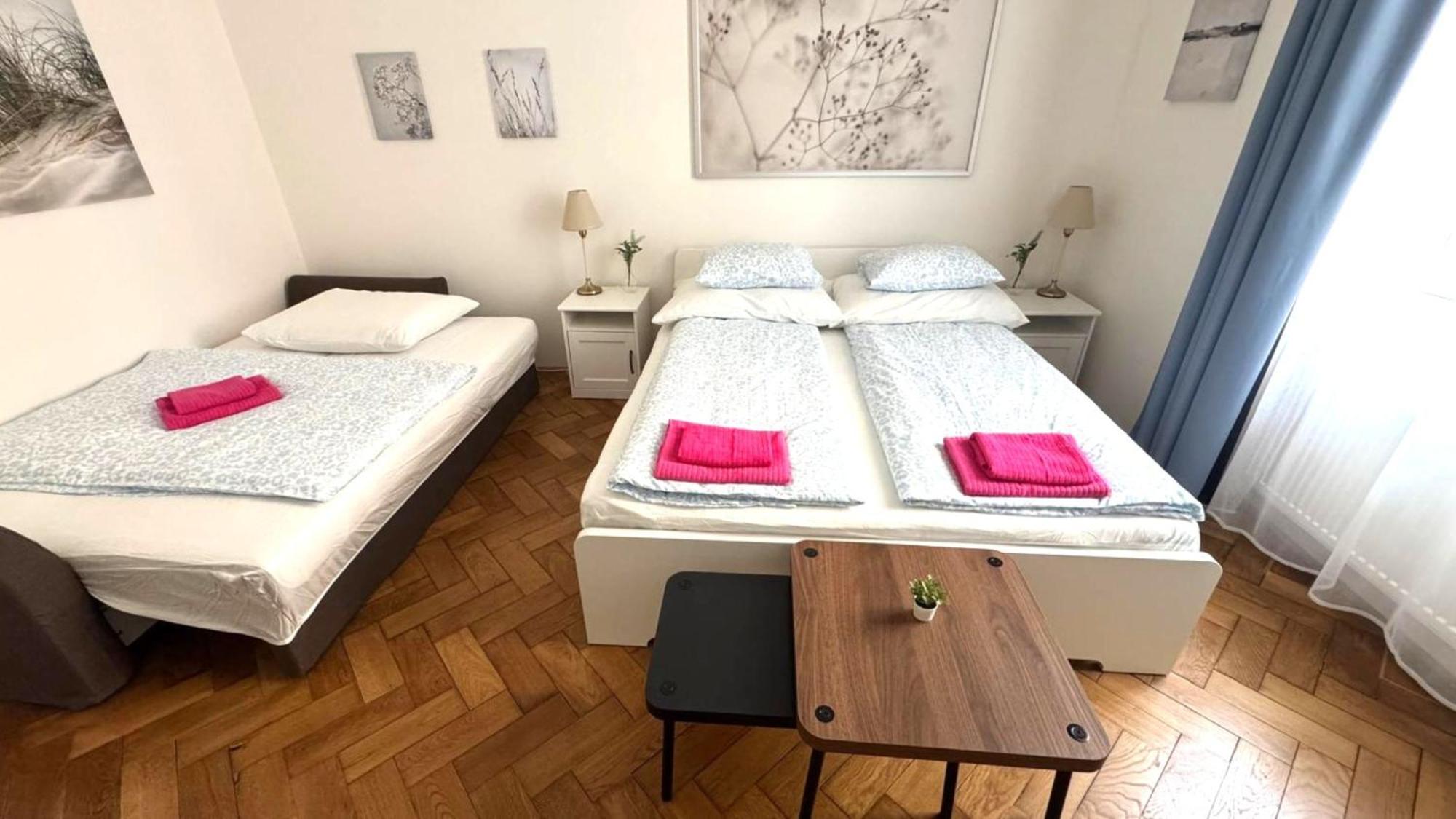 Side Street Apartments براغ الغرفة الصورة