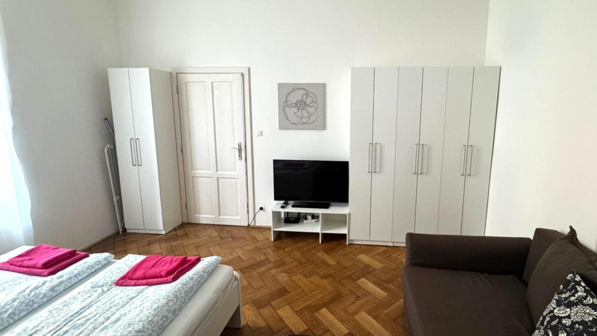 Side Street Apartments براغ المظهر الخارجي الصورة