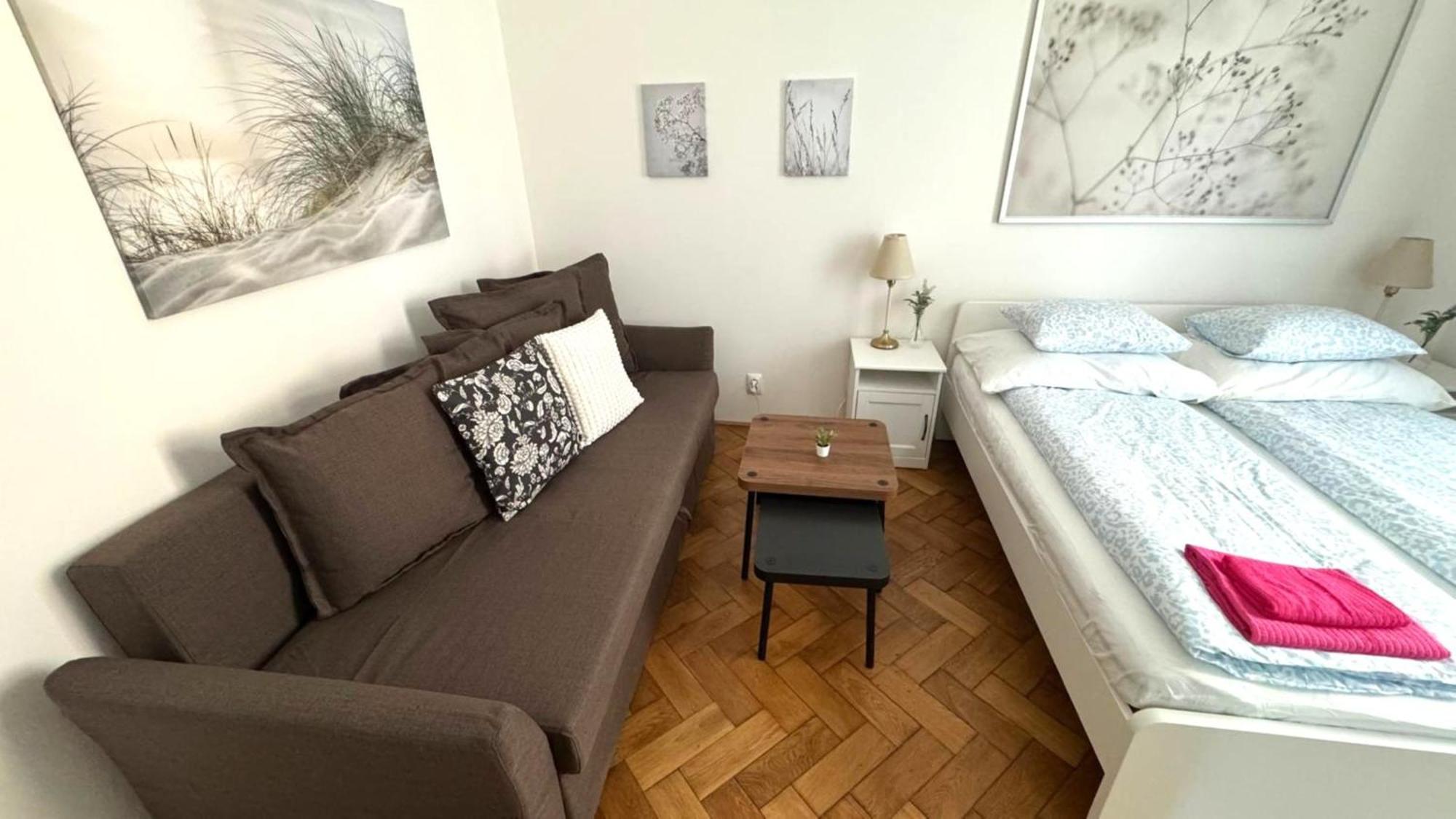Side Street Apartments براغ المظهر الخارجي الصورة