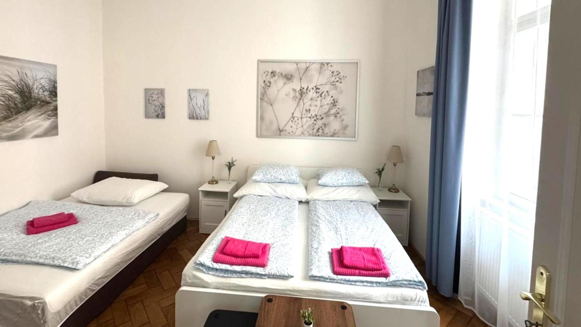Side Street Apartments براغ المظهر الخارجي الصورة