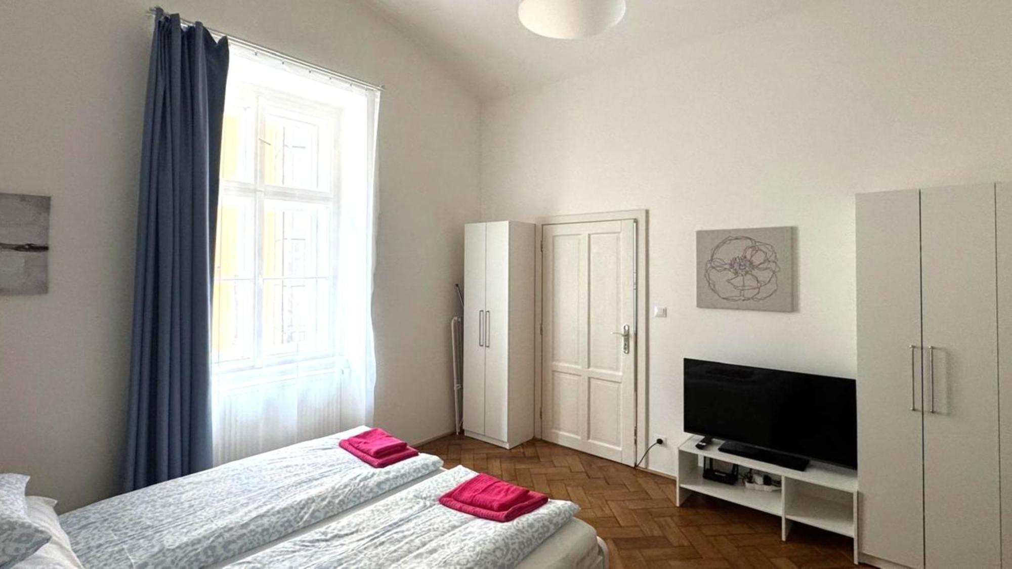 Side Street Apartments براغ المظهر الخارجي الصورة