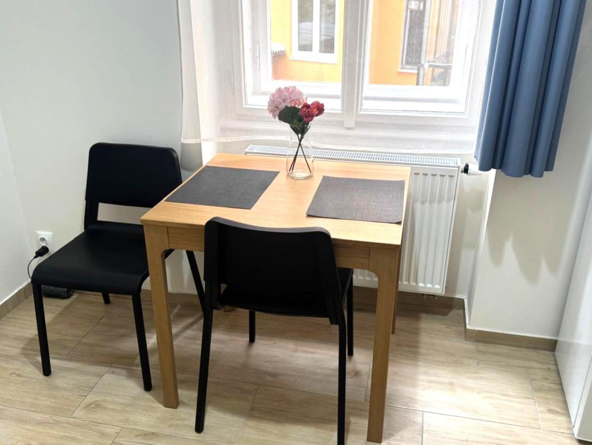 Side Street Apartments براغ المظهر الخارجي الصورة