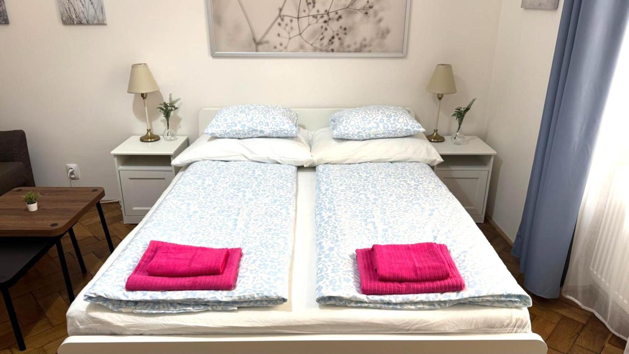 Side Street Apartments براغ المظهر الخارجي الصورة